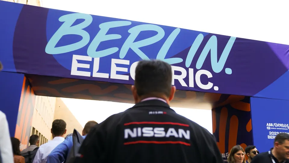 Eingang zum Nissan-Event „Berlin Electric“ bei der Formel E in Berlin