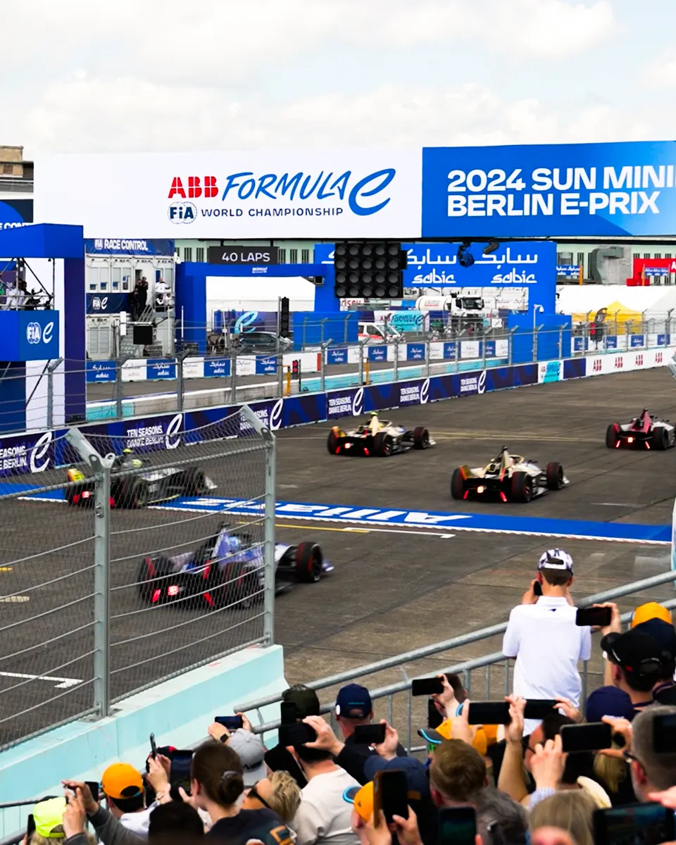 Formel-E-Rennen beim Berlin E-Prix mit Zuschauern