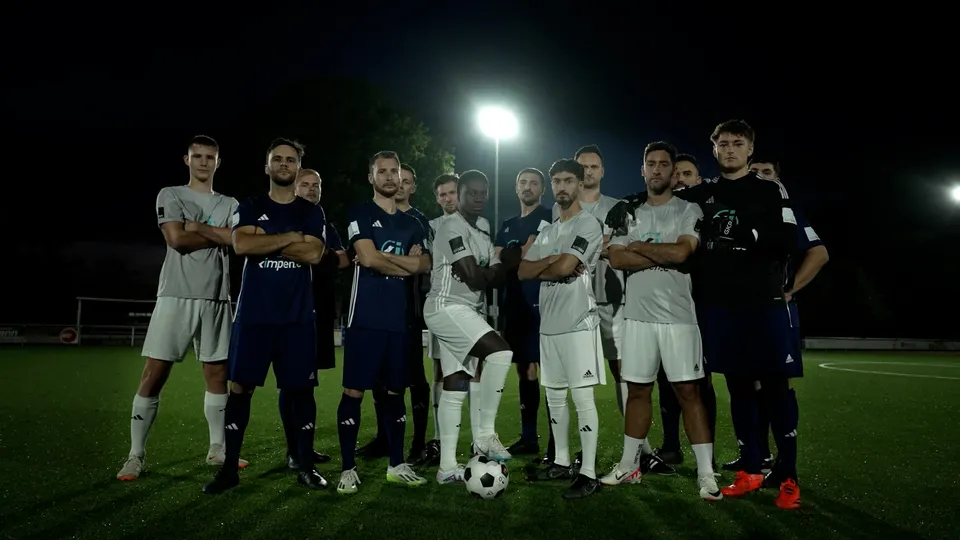 Werbeclip für die impence player App: Fußballspiel aus der Bodenperspektive